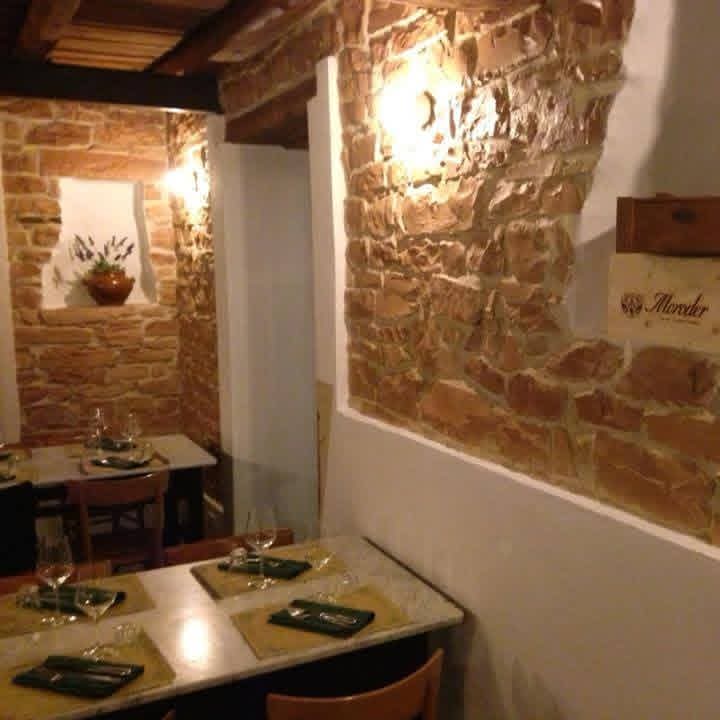 Interno dell'Osteria del Poggio